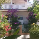 Ana شقة غورني كارين