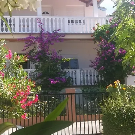 Ana Apartman Gornji Karin